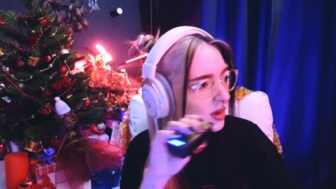 Avriel online show from 12-16-24, 02:15