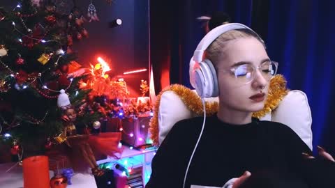 Avriel online show from 12-22-24, 02:49