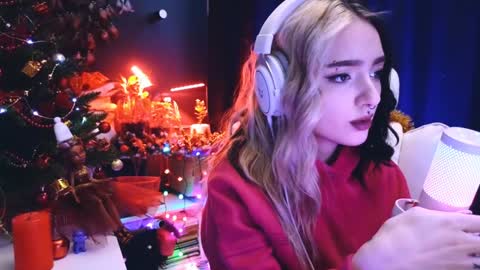 Avriel online show from 12-24-24, 02:43