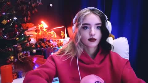 Avriel online show from 12-25-24, 02:35