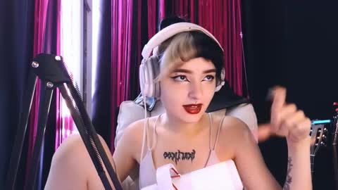 Avriel online show from 09-20-25, 05:19