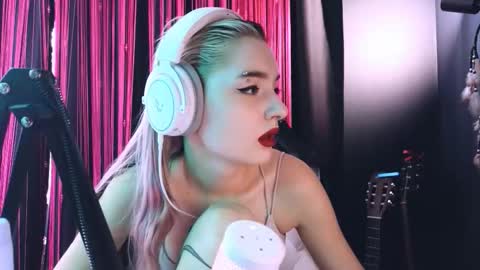 Avriel online show from 09-22-25, 04:36