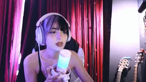 Avriel online show from 10-19-25, 05:08