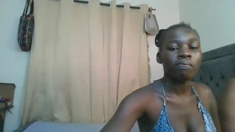 Snapshot of avian_babe1 chatting on 06-20-26, 11:29 avian_babe1 online show from 06-20-26, 11:29