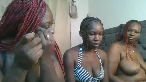 Snapshot of avian_babe1 chatting on 06-25-26, 10:14 avian_babe1 online show from 06-25-26, 10:14