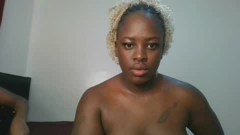 Snapshot of avian_babe1 chatting on 07-25-26, 10:02 avian_babe1 online show from 07-25-26, 10:02