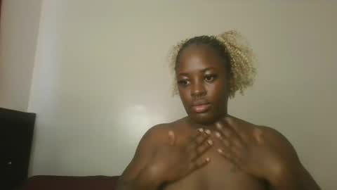 Snapshot of avian_babe1 chatting on 07-26-26, 11:17 avian_babe1 online show from 07-26-26, 11:17