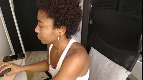 Snapshot of avis_lara chatting on 04-27-26, 07:12 AVIS online show from 04-27-26, 07:12
