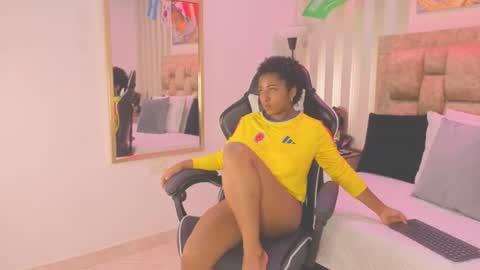 Snapshot of avis_lara chatting on 06-17-26, 07:48 AVIS online show from 06-17-26, 07:48