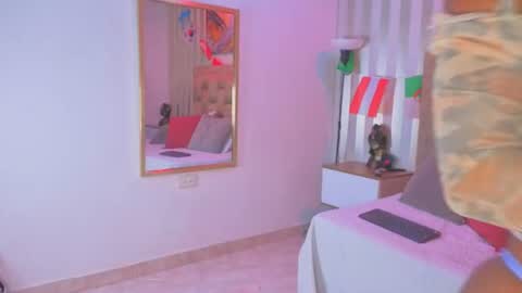 Snapshot of avis_lara chatting on 06-23-26, 07:12 AVIS online show from 06-23-26, 07:12
