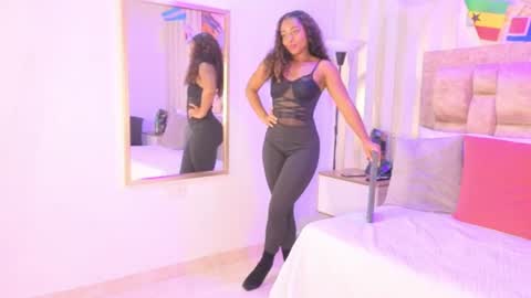 Snapshot of avis_lara chatting on 06-24-26, 08:30 AVIS online show from 06-24-26, 08:30