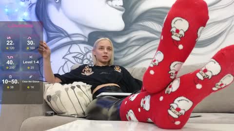 Snapshot of avr0ra chatting on 12-29-24, 10:56 Goddess Avrora online show from 12-29-24, 10:56