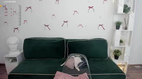 Emily online show from 02-09-25, 08:44