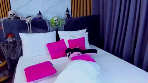 Ella online show from 10-29-25, 05:10