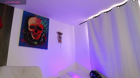Independiente Model online show from 05-17-26, 01:51