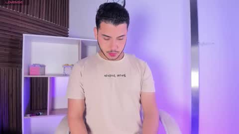 axel_grey_ online show from 11-07-25, 12:05