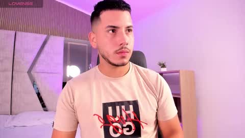 axel_grey_ online show from 01-12-26, 12:21