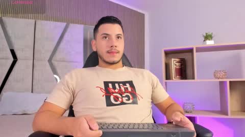axel_grey_ online show from 02-28-26, 12:28