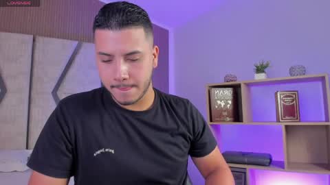Snapshot of axel_grey_ chatting on 04-22-26, 12:39 axel_grey_ online show from 04-22-26, 12:39