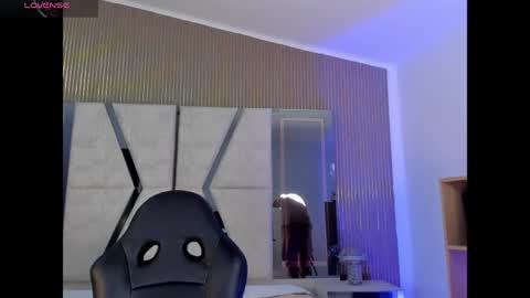 Snapshot of axel_grey_ chatting on 05-01-26, 12:43 axel_grey_ online show from 05-01-26, 12:43