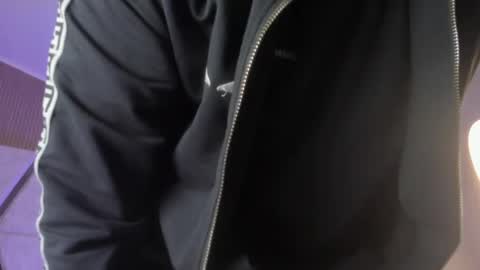 Snapshot of axel_grey_ chatting on 05-31-26, 12:23 axel_grey_ online show from 05-31-26, 12:23