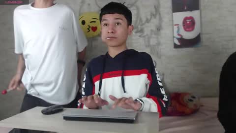 axel_milo_and_kairo online show from 11-25-25, 12:43