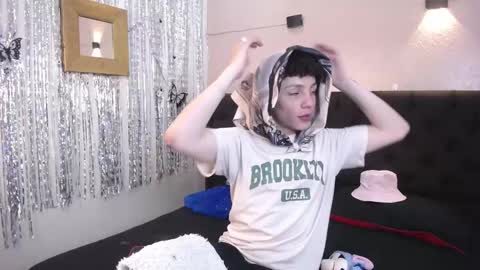 Snapshot of axel_rousex chatting on 10-08-25, 08:50 Rachel dreamsx online show from 10-08-25, 08:50