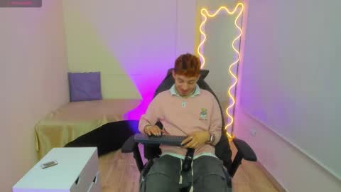 Snapshot of axel_tay1 chatting on 10-19-25, 03:29 AXEL online show from 10-19-25, 03:29