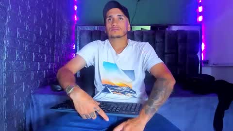 Axell Cross2 online show from 10-18-25, 01:30