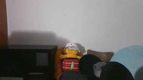 Snapshot of axuepetitt chatting on 05-23-26, 08:24 axue online show from 05-23-26, 08:24