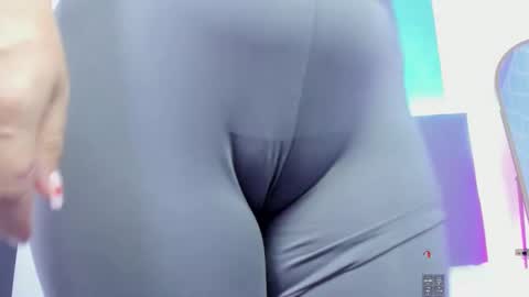 Alyda Jaramillo online show from 10-24-25, 09:00