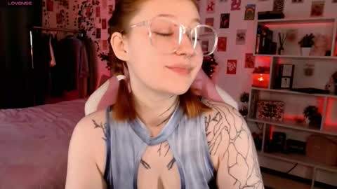 Snapshot of ayla_hill chatting on 10-05-25, 03:16 Ayla hill online show from 10-05-25, 03:16