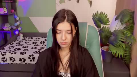 Snapshot of azaliya_haze chatting on 10-11-25, 10:25 Azaliya online show from 10-11-25, 10:25