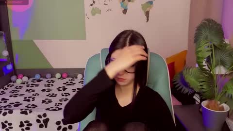 Snapshot of azaliya_haze chatting on 10-15-25, 05:29 Azaliya online show from 10-15-25, 05:29