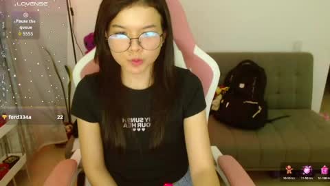 Snapshot of azu_chan chatting on 05-05-26, 11:57 Azu online show from 05-05-26, 11:57