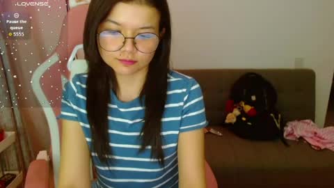 Snapshot of azu_chan chatting on 05-06-26, 11:54 Azu online show from 05-06-26, 11:54