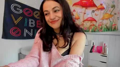 Azucena R online show from 10-20-25, 01:44
