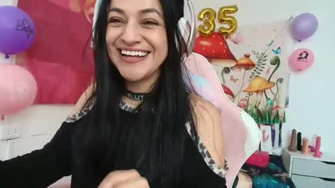 Snapshot of azucenaxxxgp chatting on 05-06-26, 03:17 Azucena R online show from 05-06-26, 03:17
