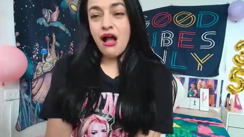 Snapshot of azucenaxxxgp chatting on 05-15-26, 02:35 Azucena R online show from 05-15-26, 02:35