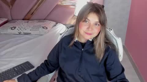 Snapshot of azuldeville chatting on 10-02-25, 01:29 Azul Deville online show from 10-02-25, 01:29