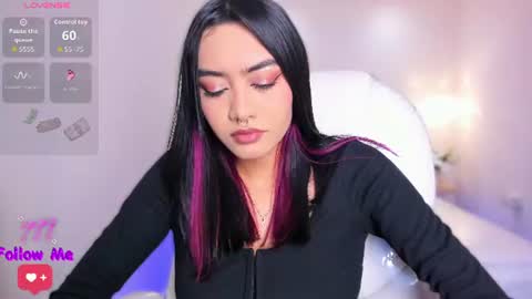Snapshot of azurakindong chatting on 06-17-26, 07:04 Azura online show from 06-17-26, 07:04