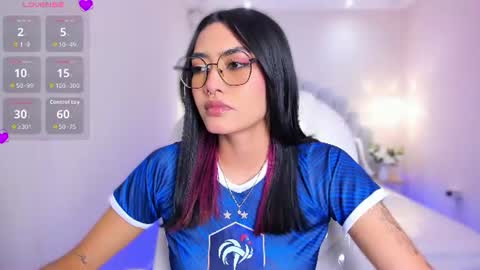Snapshot of azurakindong chatting on 06-22-26, 07:33 Azura online show from 06-22-26, 07:33
