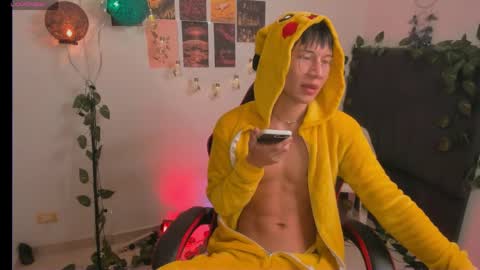Snapshot of baaby_boyy chatting on 04-28-26, 01:26 odeley online show from 04-28-26, 01:26