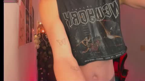 Snapshot of baaby_boyy chatting on 04-30-26, 01:23 odeley online show from 04-30-26, 01:23