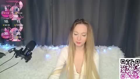 Snapshot of babbbyfoxx chatting on 09-14-25, 08:08 Foxy online show from 09-14-25, 08:08