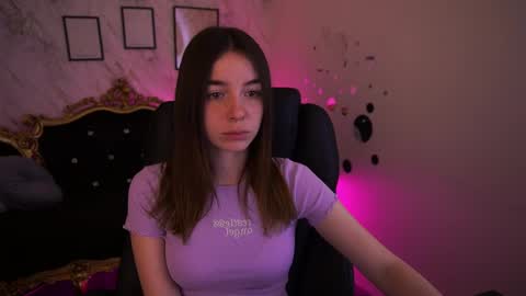 Snapshot of babe_dollie chatting on 04-19-26, 06:24 Babe online show from 04-19-26, 06:24