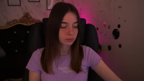 Snapshot of babe_dollie chatting on 04-21-26, 07:03 Babe online show from 04-21-26, 07:03