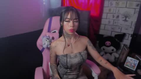 Snapshot of babee_04 chatting on 10-07-25, 08:50 babee online show from 10-07-25, 08:50