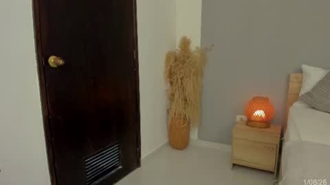 itzell  online show from 08-01-26, 03:33
