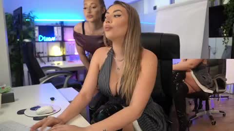 Snapshot of babesgowild chatting on 04-22-26, 04:59 Olivia and Lexi online show from 04-22-26, 04:59